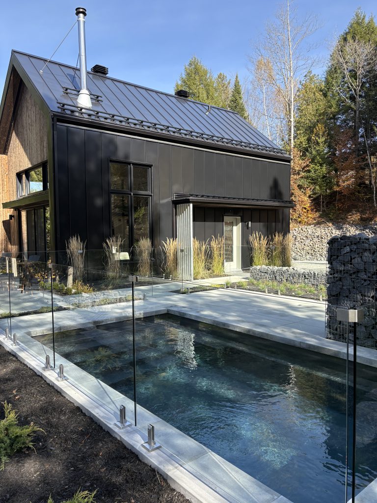 Mova - piscine fibre de verre 11x19 fond rocheux